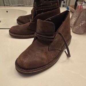 Brown Leather Shoes. Clarks,  Genuine Leather, Worn Once, Like New. 8.5.